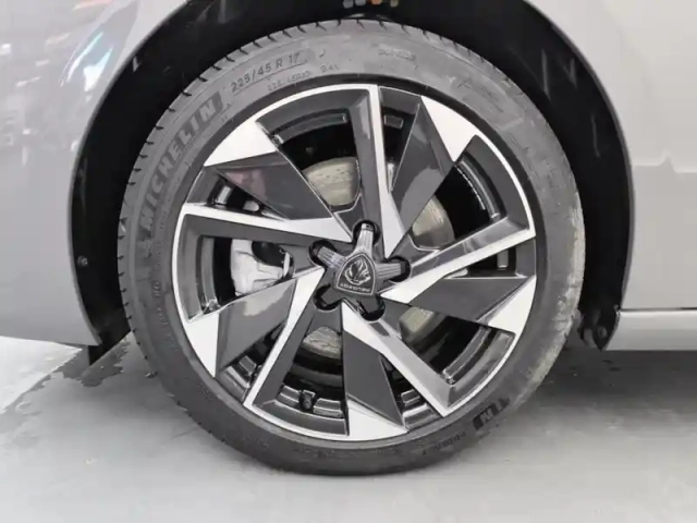 Peugeot 308 sw hybrid 136 e-dcs6 allure — photo 15