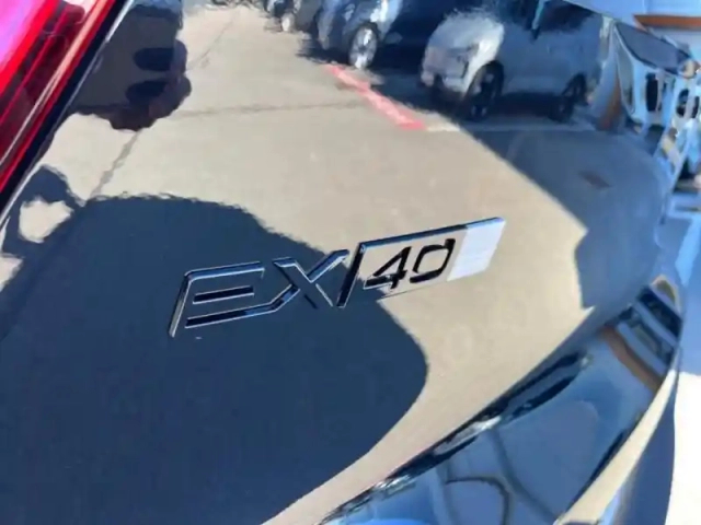 Volvo Ex40 single extended range 252ch black edition — photo 12