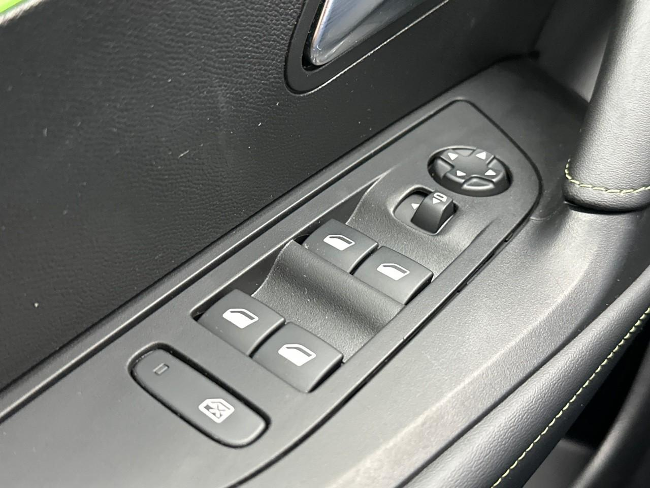 Peugeot 2008 puretech 130 s&s bvm6 gt — photo 16