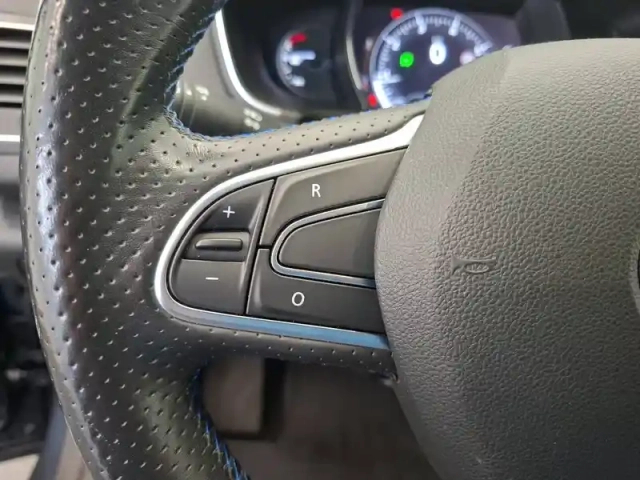 Renault Megane mégane iv berline tce 140 fap — photo 40