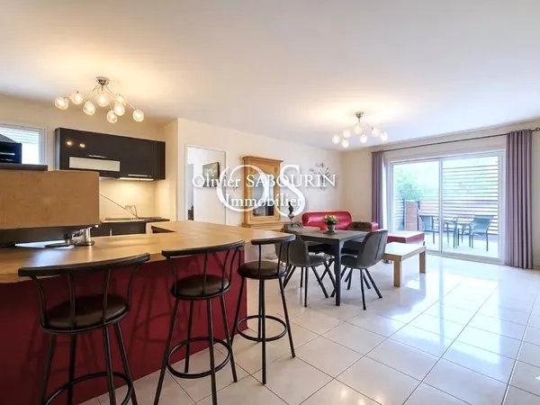Grand appartement 3 pièces de 79 m², Cave et double garage