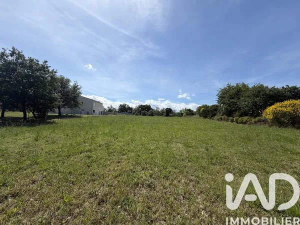 Terrain 957 m²
