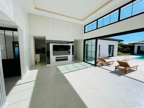 VALENCE - Maison familiale de 180 m² habitables sur une belle parcelle arborée de 996 m²