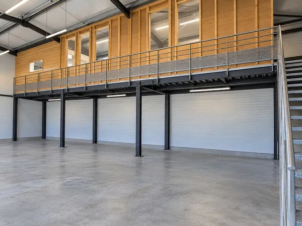 Local d'activité 200m2+ terrain de 300m2