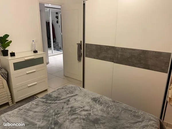 Loue chambre meublée