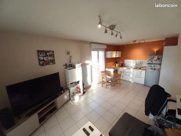 T2 meublé 43 m² - Terrasse 7 m² - Garage fermé - Métro République à 50 m