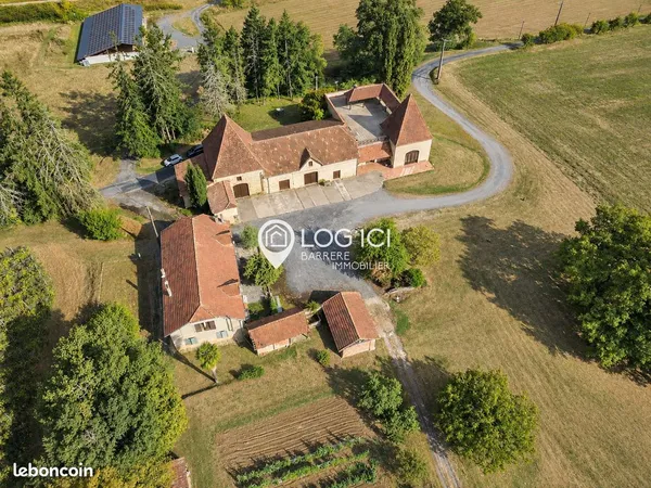 Maison 7 pièces 270 m²
