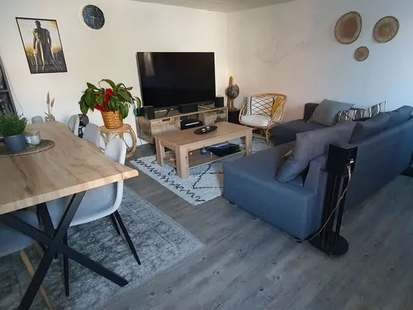 Maison 2 grandes chambres - 70 m² - Terrain de 133 m² - Quartier calme