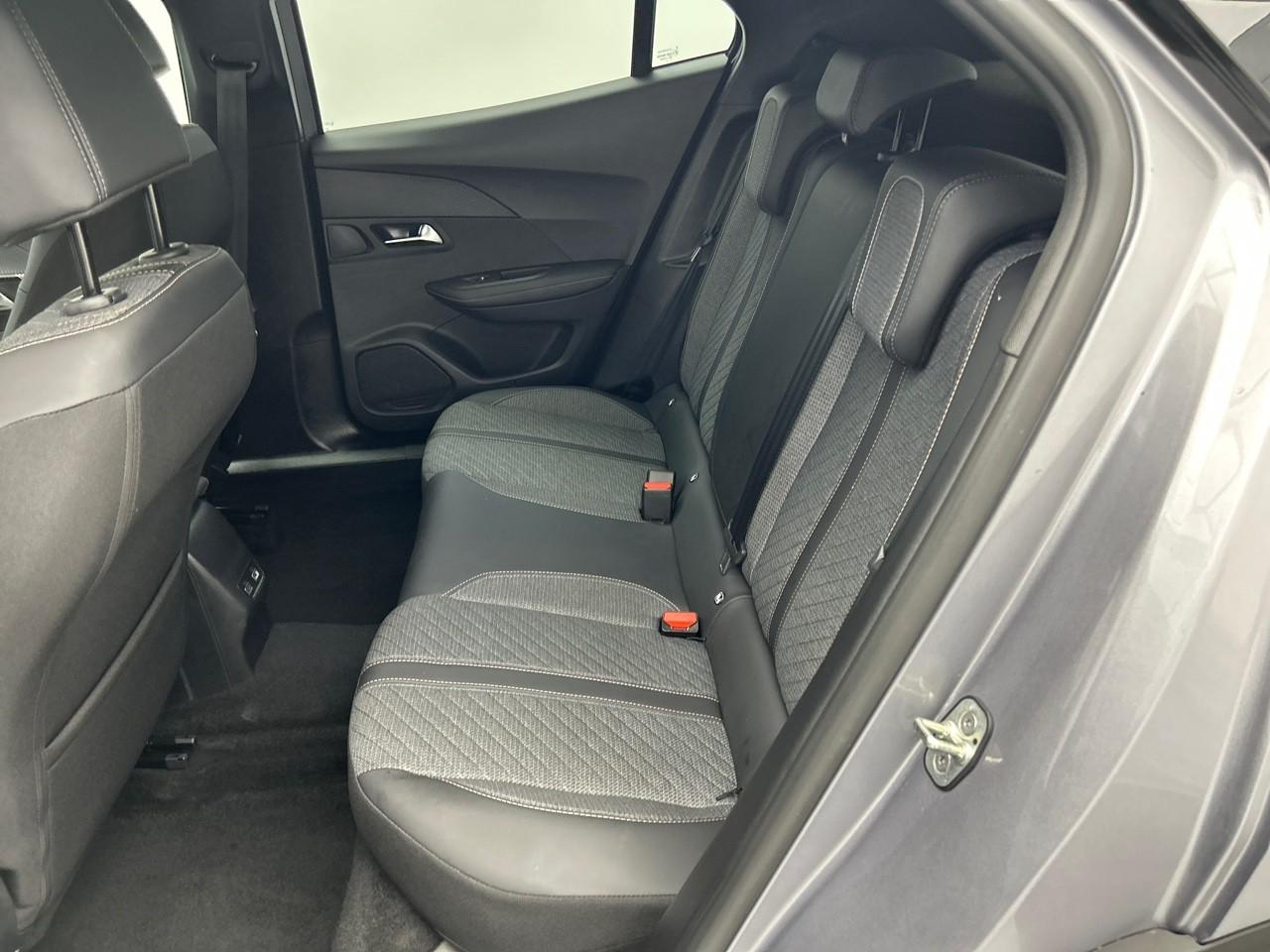 Peugeot 2008 130 s&s eat8 allure — photo 13