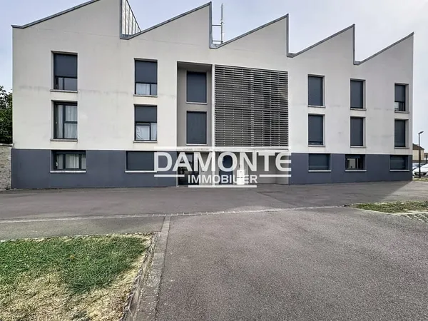 Studio Récent proche école de commerce / Troyes