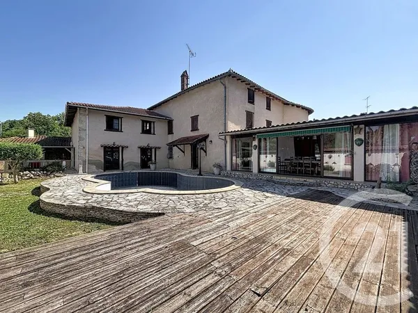 Maison 10 pièces 319 m²