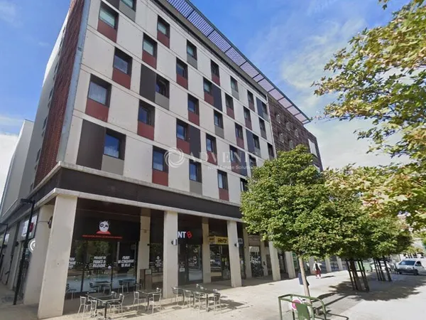 Local commercial 835 m²