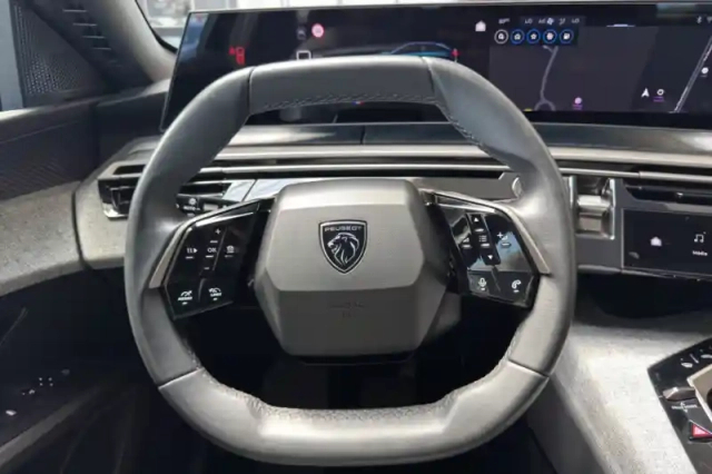 Peugeot 3008 hybrid 136 e-dcs6 — photo 17