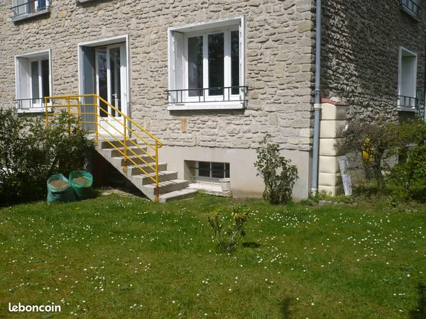 F2 de 70 m2 proche tous commerces, FAC, avec jardin privatif, et TRAM