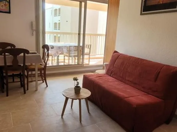 Charmant T1 à Sainte maxime avec terrasse parking