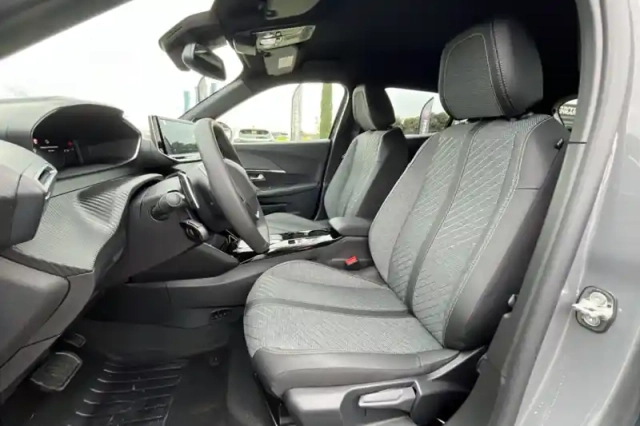 Peugeot 2008 hybrid 145 e-dcs6 — photo 9