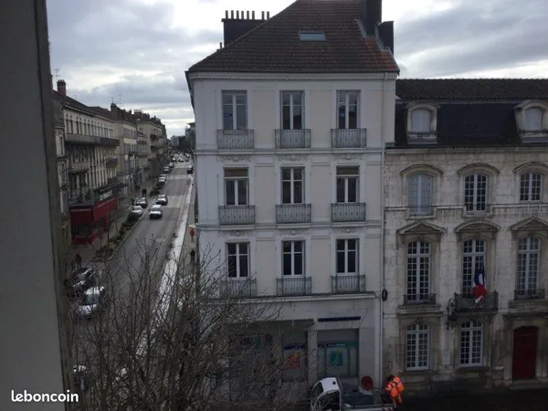 Grand studio beau volume lumineux centre ville Loue