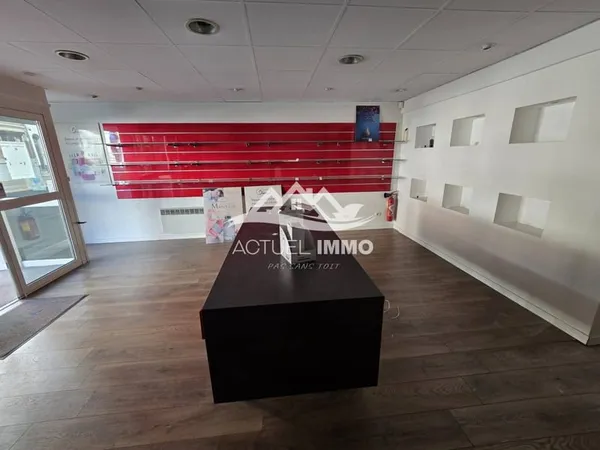 Local commercial 385 m²