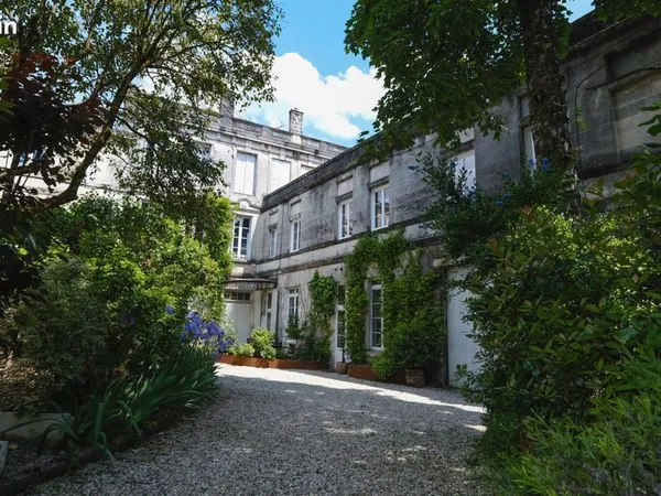 Hôtel particulier 500 m² - Centre Cognac - Jardin - Fort potentiel