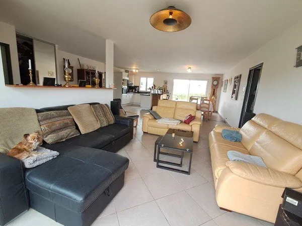 Maison de plain-pied 5 pièces 141 m²