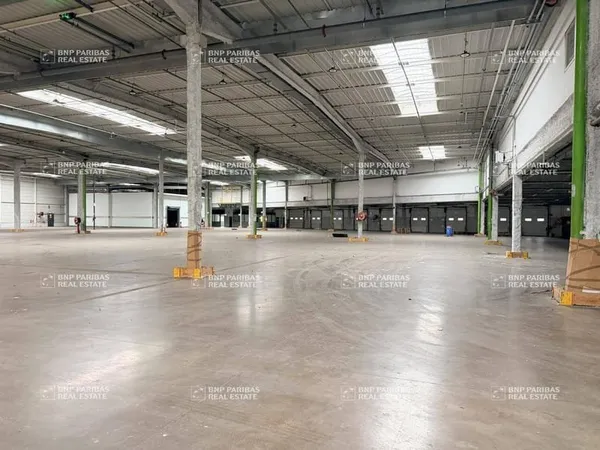 Entrepôt 9490 m²