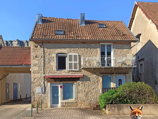 Charmante maison de ville indépendante avec garage + parking ce