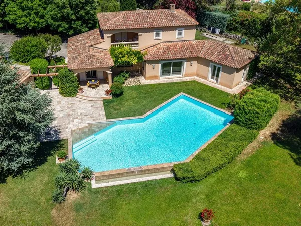Villa 6 pièces 200 m²