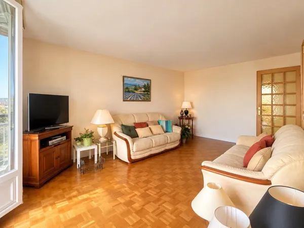 Appartement 5 pièces - 84 m², balcons et parking