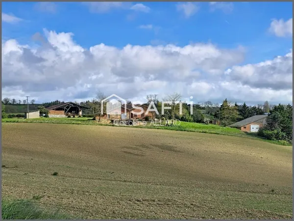 Corps de ferme à rénover avec dépendances sur une parcelle de 5700m²