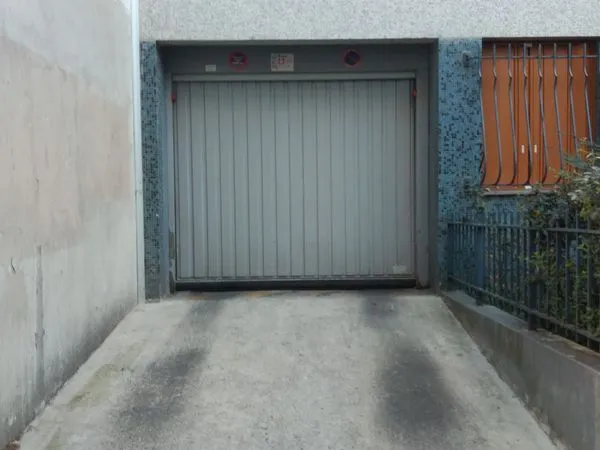 Parking sécurisé rue des Amiraux