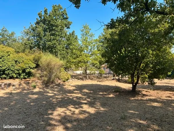 Terrain 981 m² La Celle