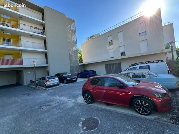 🚗 place de parking privative à louer