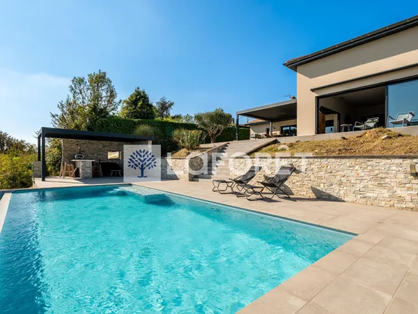 Maison 8 pièces 190 m²