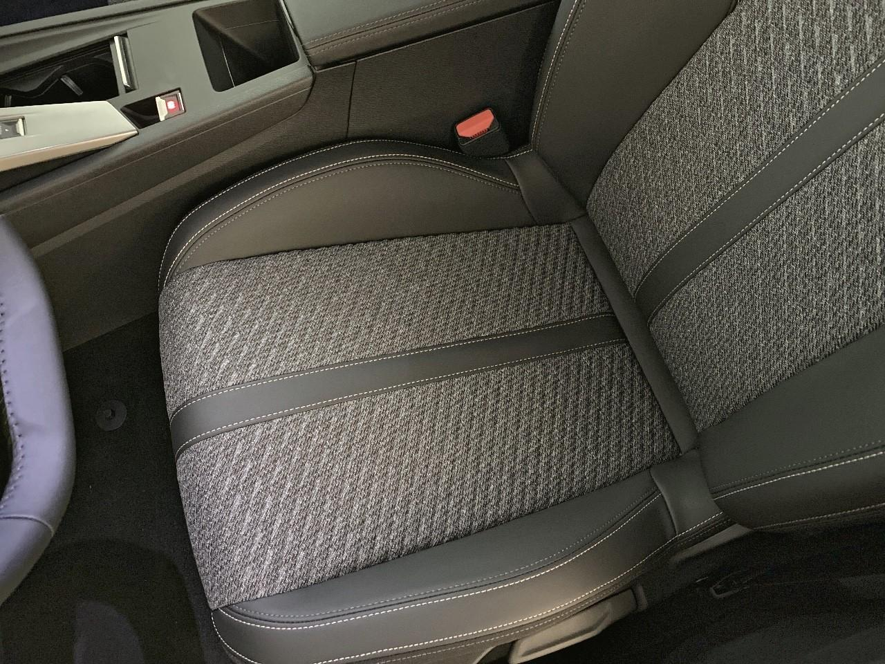 Peugeot 308 hybrid 145 e-dcs6 allure — photo 9