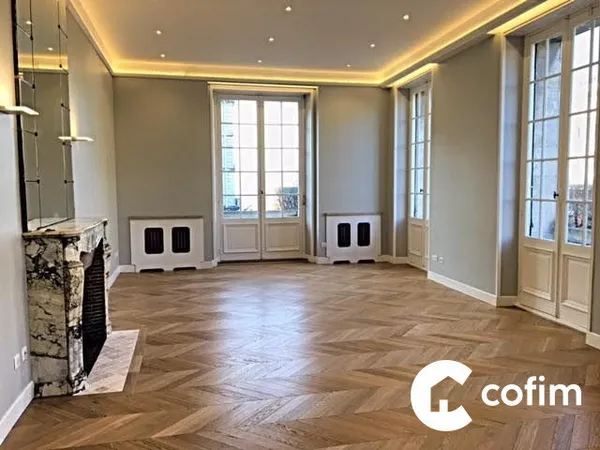 PAU - PLACE ROYALE - APPARTEMENT HAUSSMANNIEN D'EXCEPTION