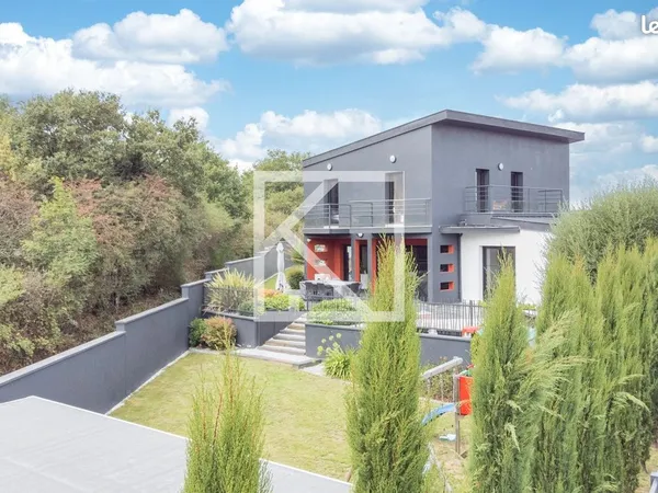 Propriété 6 pièces 194 m²