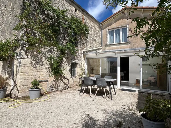 Superbe maison rénovée avec dépendance !