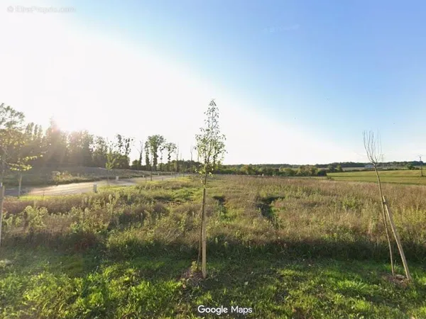 Terrain à bâtir de 574 m2 au prix de 32710 € à ECOYEUX.