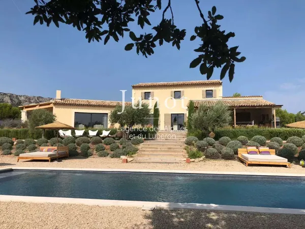 Maison 6 pièces 320 m²