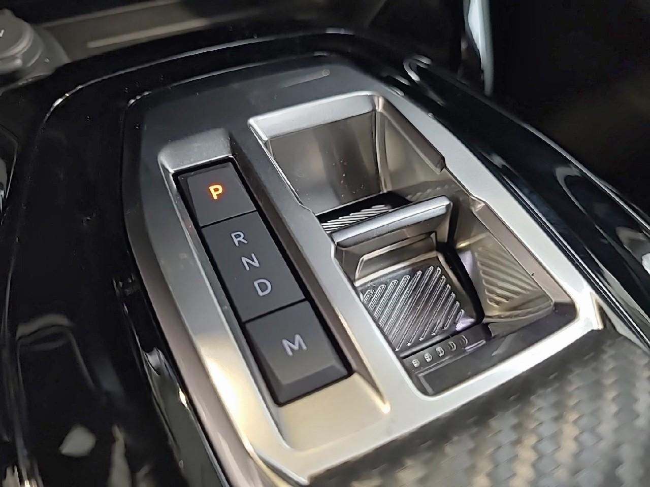 Peugeot 2008 hybrid 145 e-dcs6 allure — photo 19