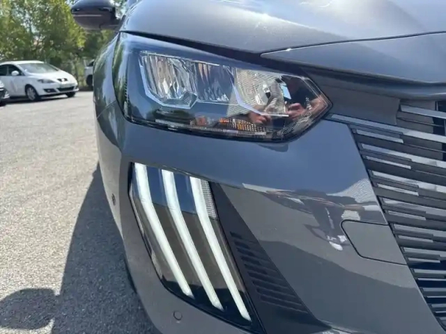 Peugeot 208 turbo 100 ch bvm6 — photo 16