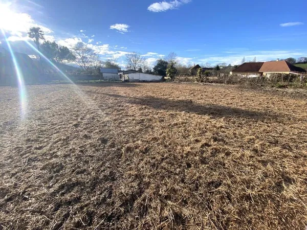 Terrain 841 m²