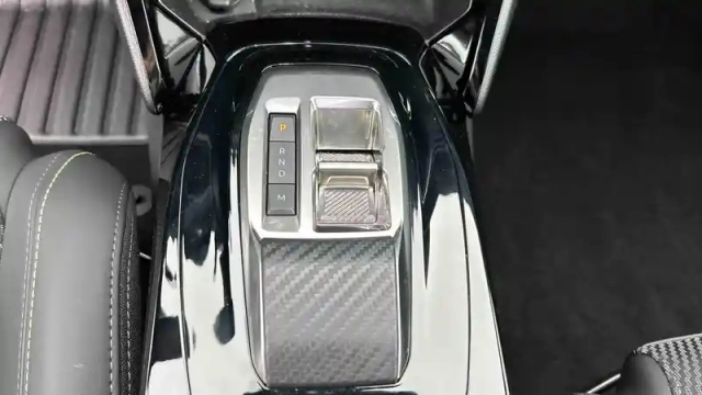 Peugeot 208 hybrid 145 ch e-dcs6 — photo 18