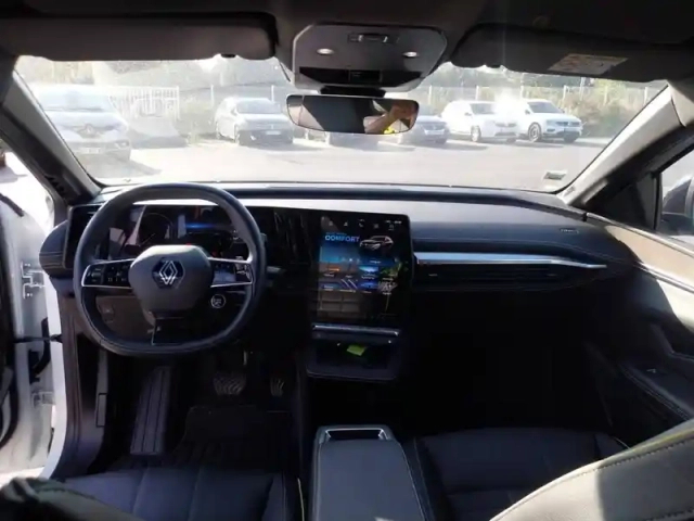 Renault Megane e-tech ev60 220 ch optimum charge — photo 10