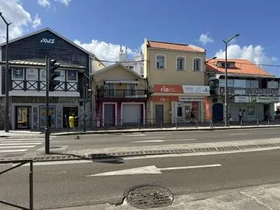 A VENDRE, Fort de france centre ville immeuble commercialde 194m2