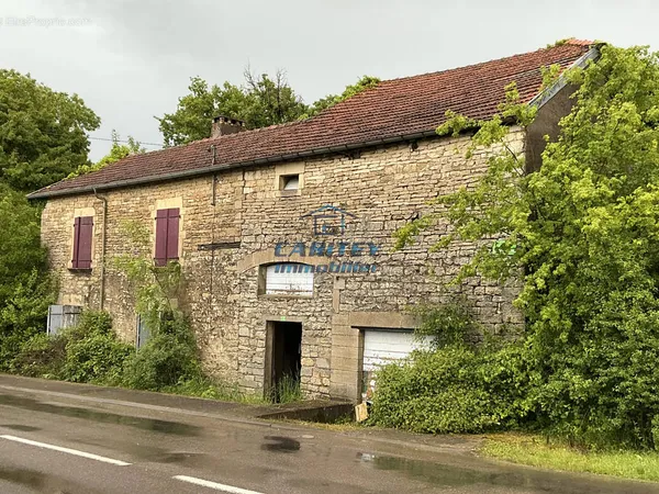 Maison a renover - 1858 m2 de terrain