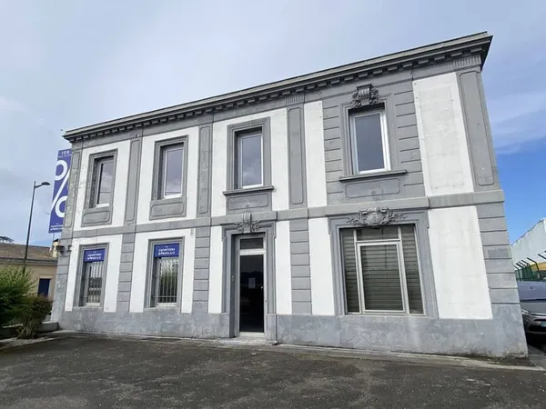 Bureau 65 m²