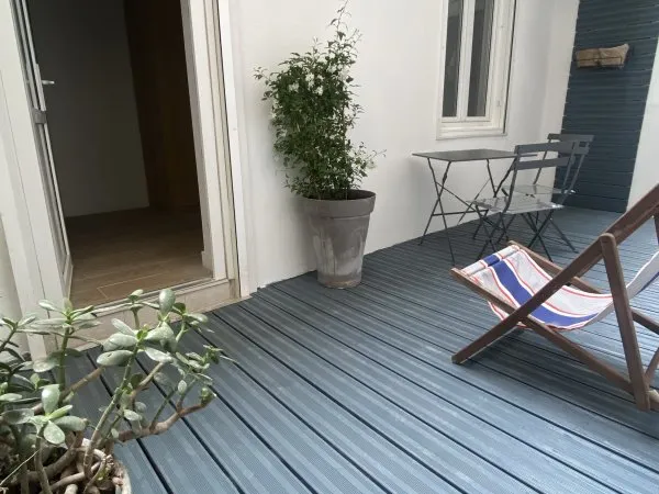 À louer studio entièrement rénové avec terrasse Nice Le Port