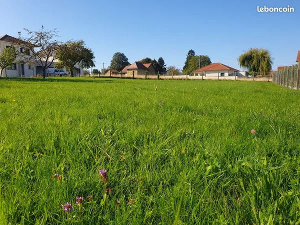 SAINTE-BLANDINE (38110) - TERRAIN DE 2 303 m² - POSSIBILITÉ DE 4 MAISONS