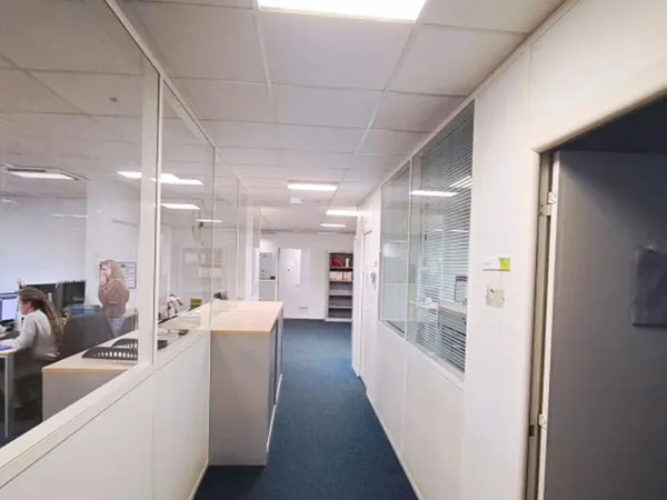 LABÈGE - BUREAUX & STOCKAGE